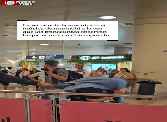 Video :Strange moment - At the airport in Barcelona, a man apprehends a thief and uses a sweater to tie her to a balustrade